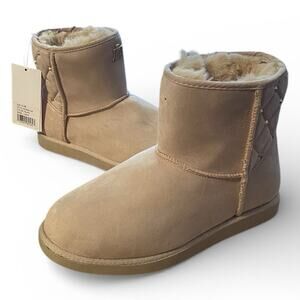 Juicy Couture J-Kaye Womens Boots 6.5 Beige Slip On Faux Fur/Suede Tiny Flaw NEW